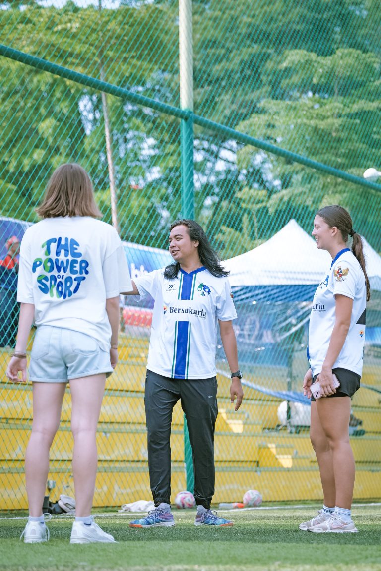 Teilnehmer von „Die Kraft des Sports“ im „The Power of Sport“-Shirt