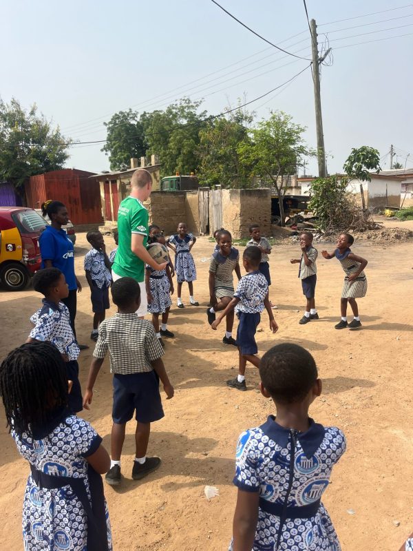 Hidde in Ghana – Die Kraft des Sports